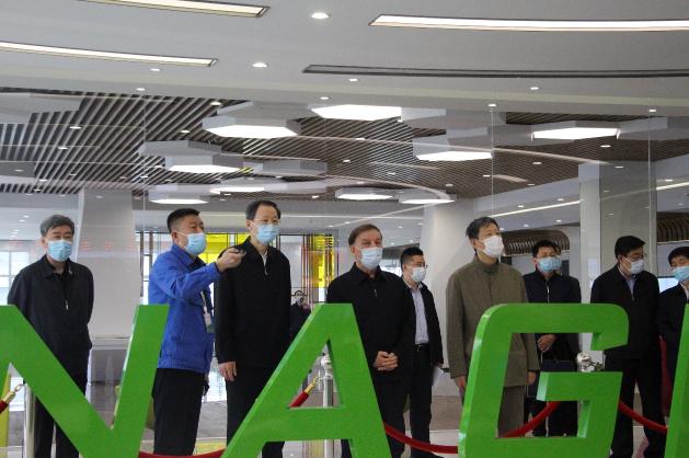 全国人大常委会副委员长艾力更・依明巴海到db旗舰厅通州项目开展科普法执法检查